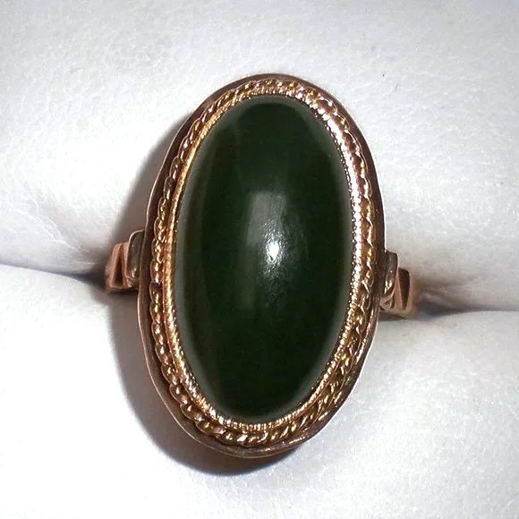 Vintage Solid 18K Rose Pink Gold Bezel Set Green Nephrite Jade Cocktail Ring
