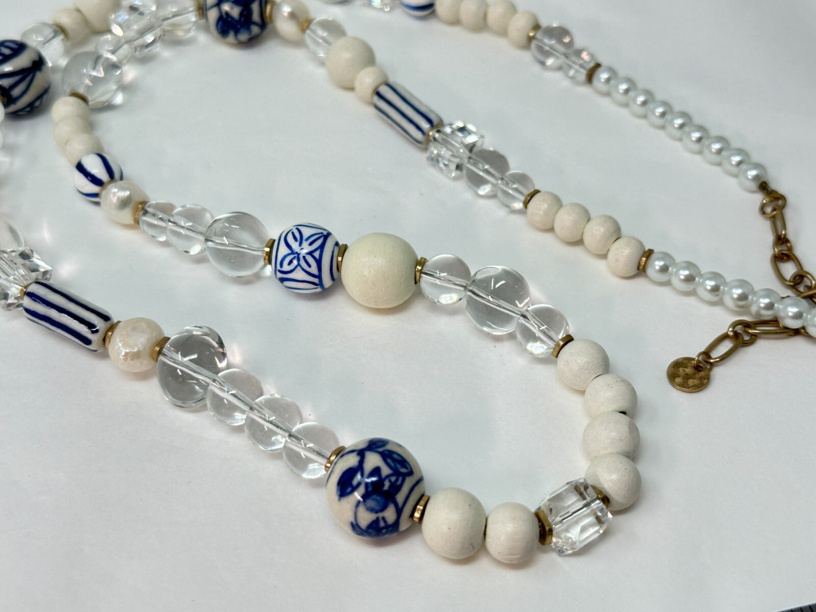 Vintage Goldtone Blue White Ceramic White Wood Clear Lucite Beaded 35″ Necklace