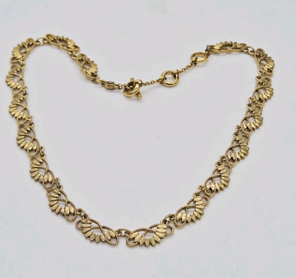 Monet Necklace Filigree Lacy Chain Gold Tone Vintage Toggle Vintage 80’s 17.5 in