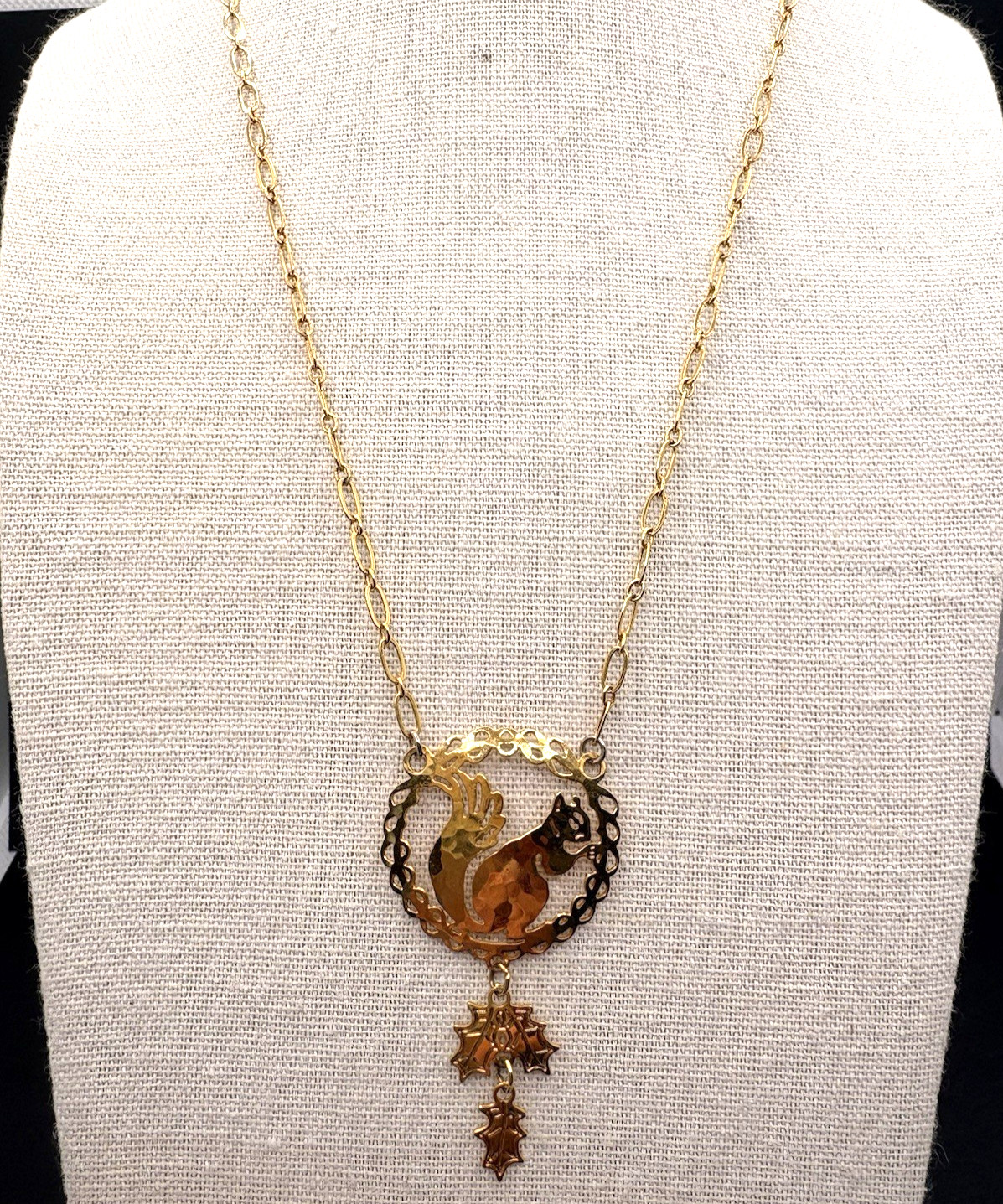 Vintage Gold Tone Squirrel Pendant Necklace Holly Leaf Accents 19.5″ Lightweight