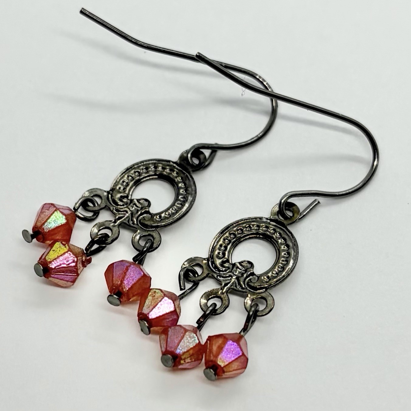 Vtg Boho Goth Gunmetal Pink Iridescent Lucite Bead Chandelier Earrings Petite