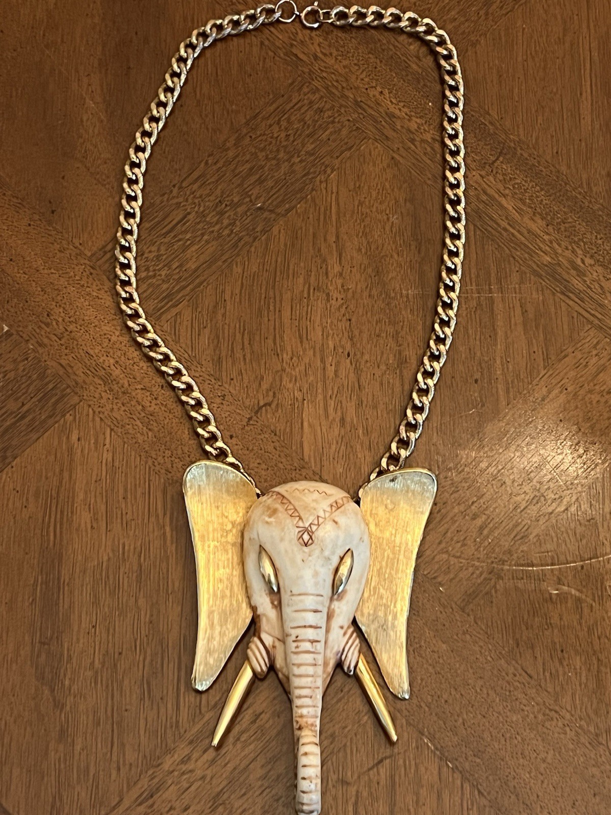 Vintage Off-White Elephant Pendant Statement Necklace Gold Tone Nice!