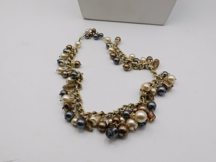 A653-VINTAGE NECKLACE~FAUX PEARLS DANGLES/GOLD TONE~14″-16.5″