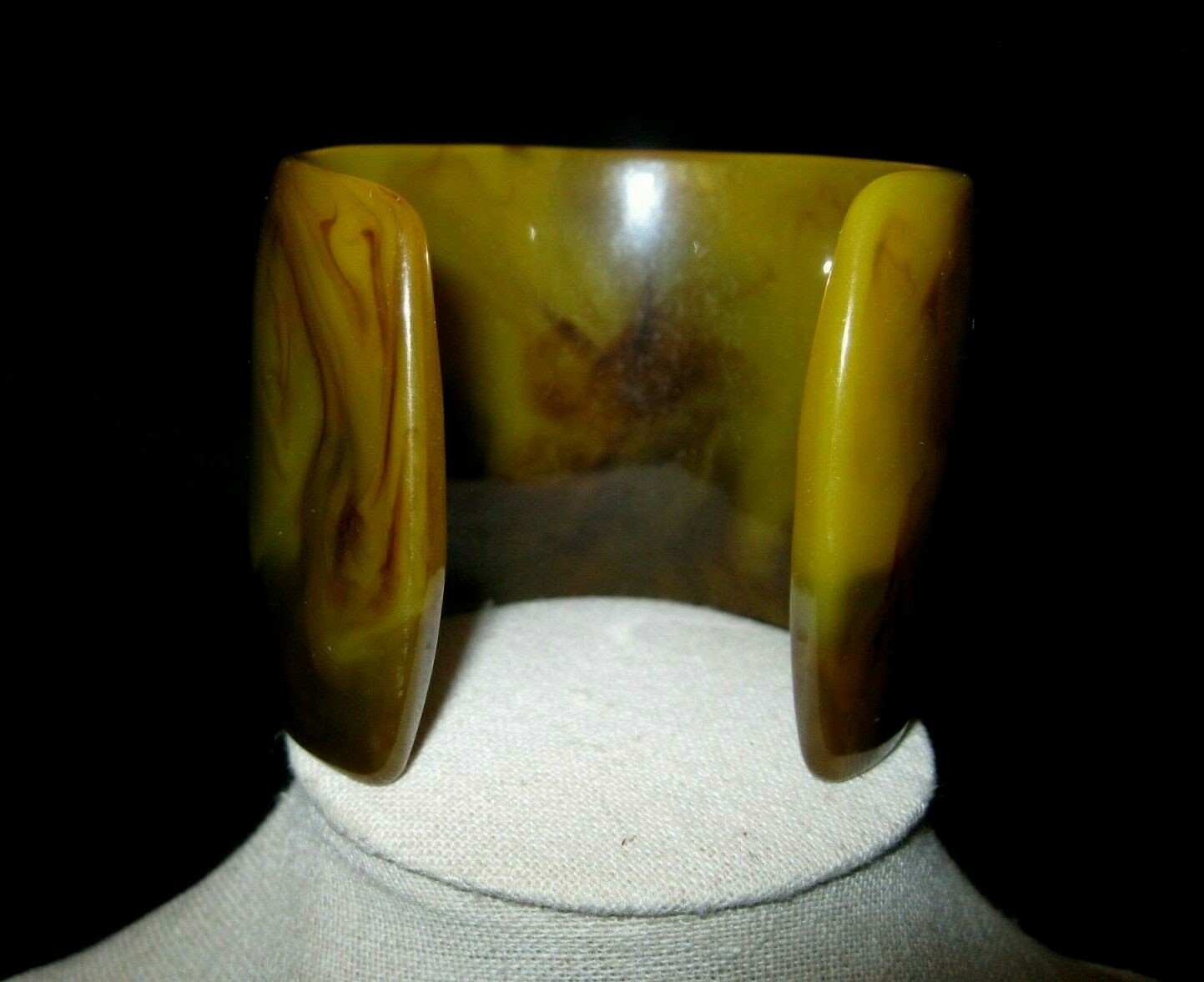 2-3/8″ Caramel Warm Olives Browns Spanish Moss Agate Marbled Horn Bakelite Cuff