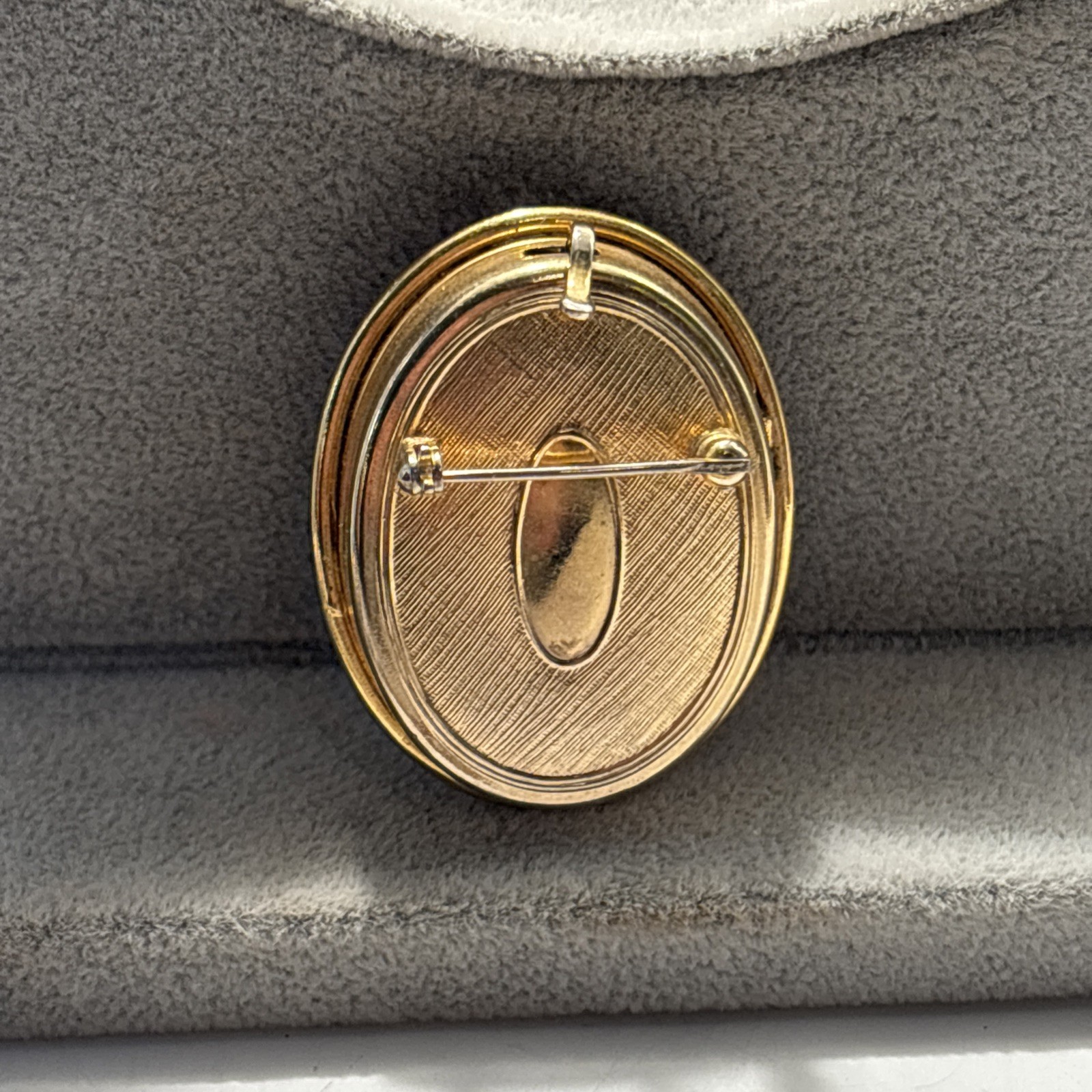 Vantage AMWAY Perfume Cameo Brooch/pendant. Gold Tone. Orange And Cream