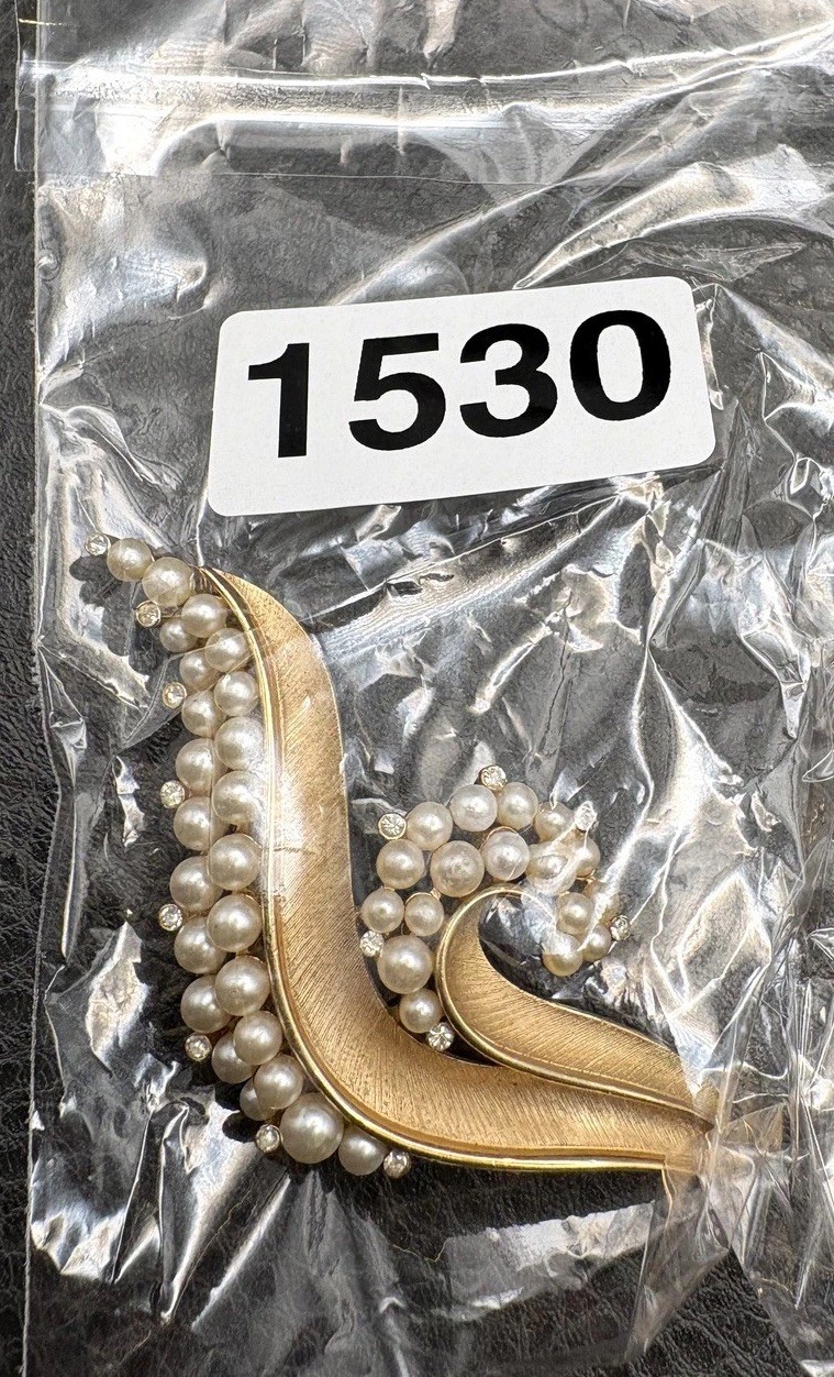 Vintage Crown Trifari Gold Tone Brooch Pearl & Rhinestone Swirl Pin
