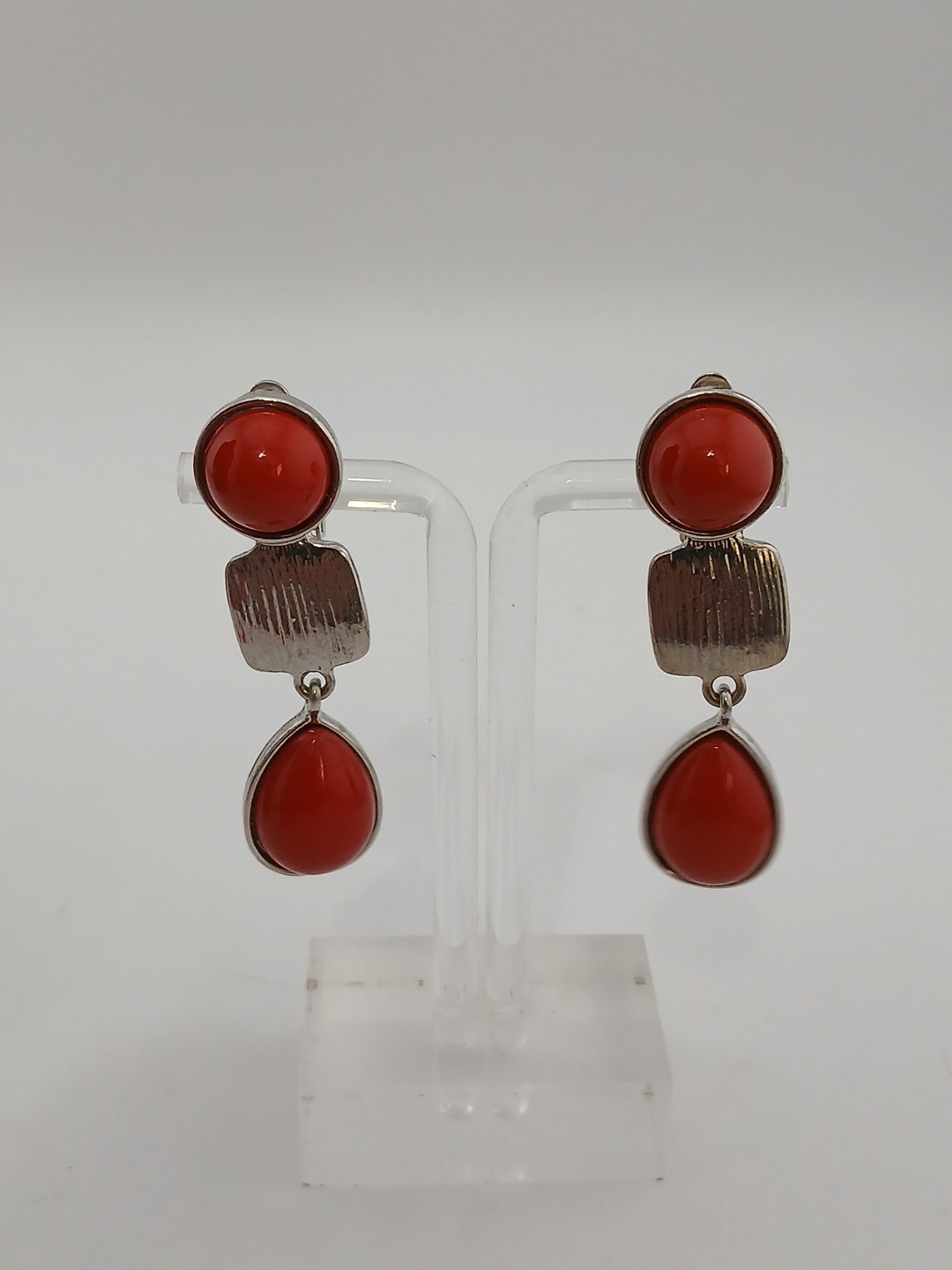 VINTAGE Silver tone red white lucite necklace CORDINATED clip earrings set