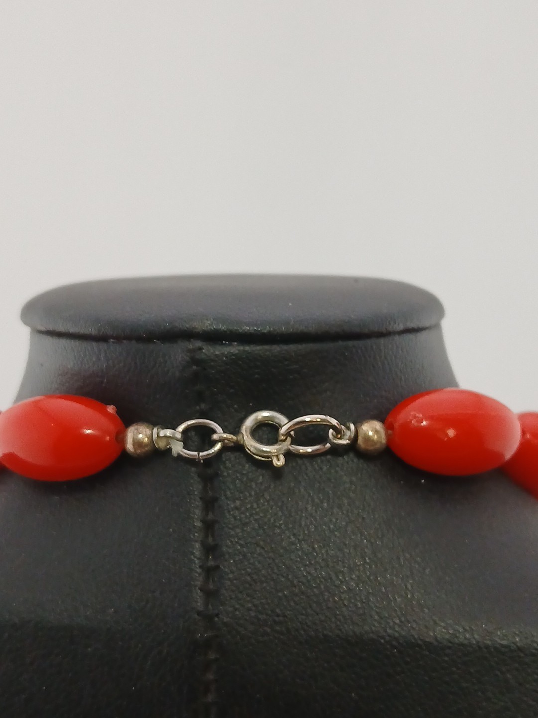 VINTAGE Silver tone red white lucite necklace CORDINATED clip earrings set
