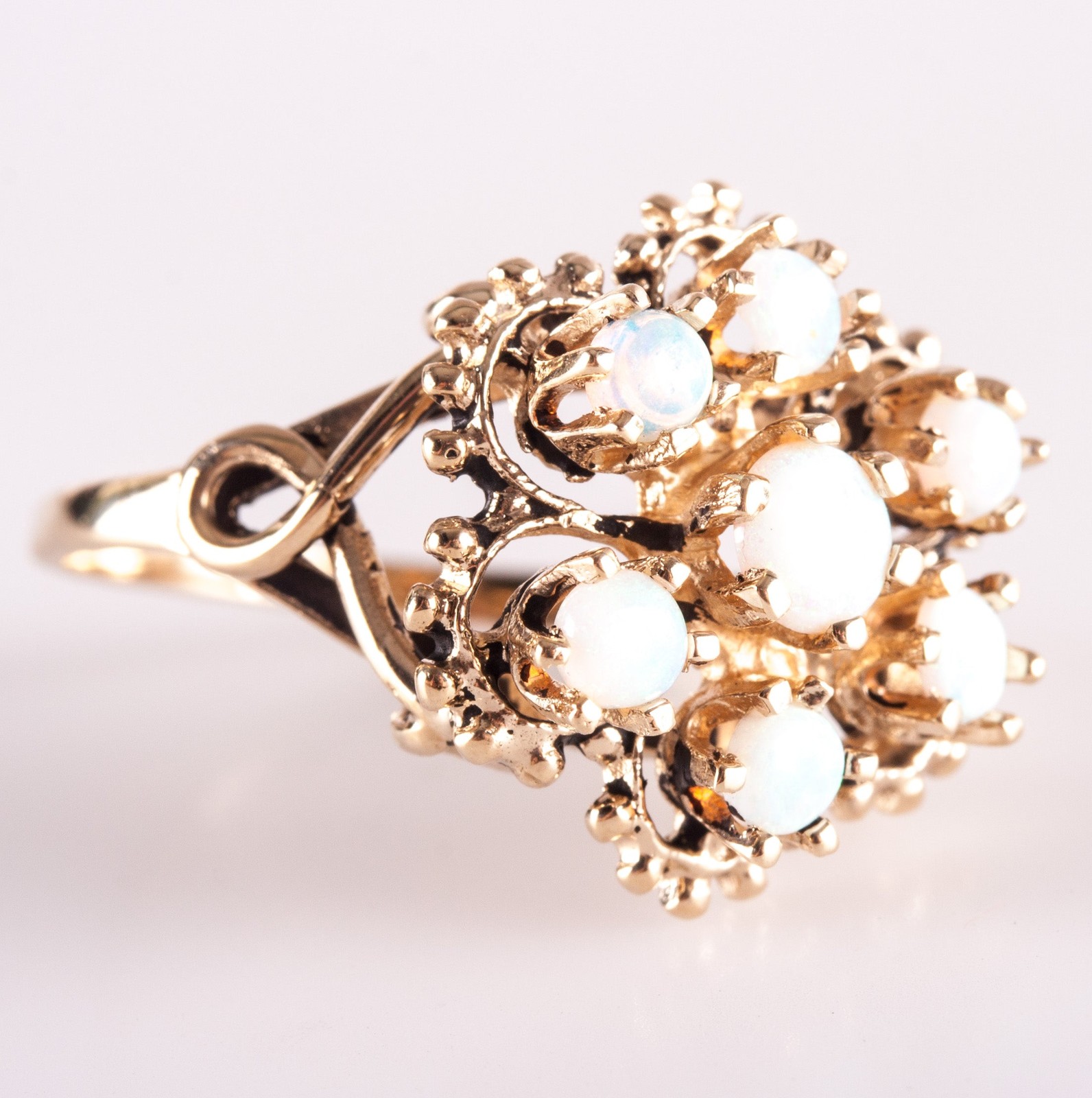 Vintage 1960’s 14k Yellow Gold Round Cabochon Opal Floral Ring .54ctw 3.75g