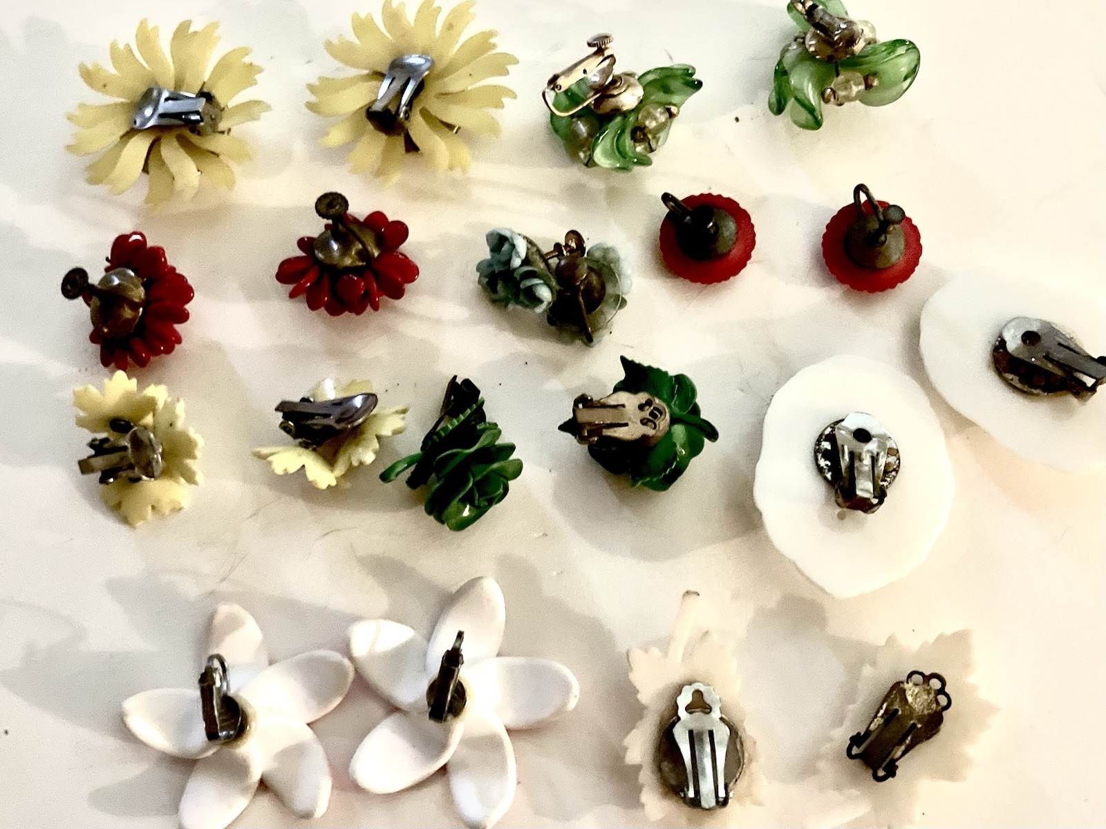Huge Collection/Lot Vint-Retro Plastic Jewelry/Earrings/Pins/Single-Extra Pieces