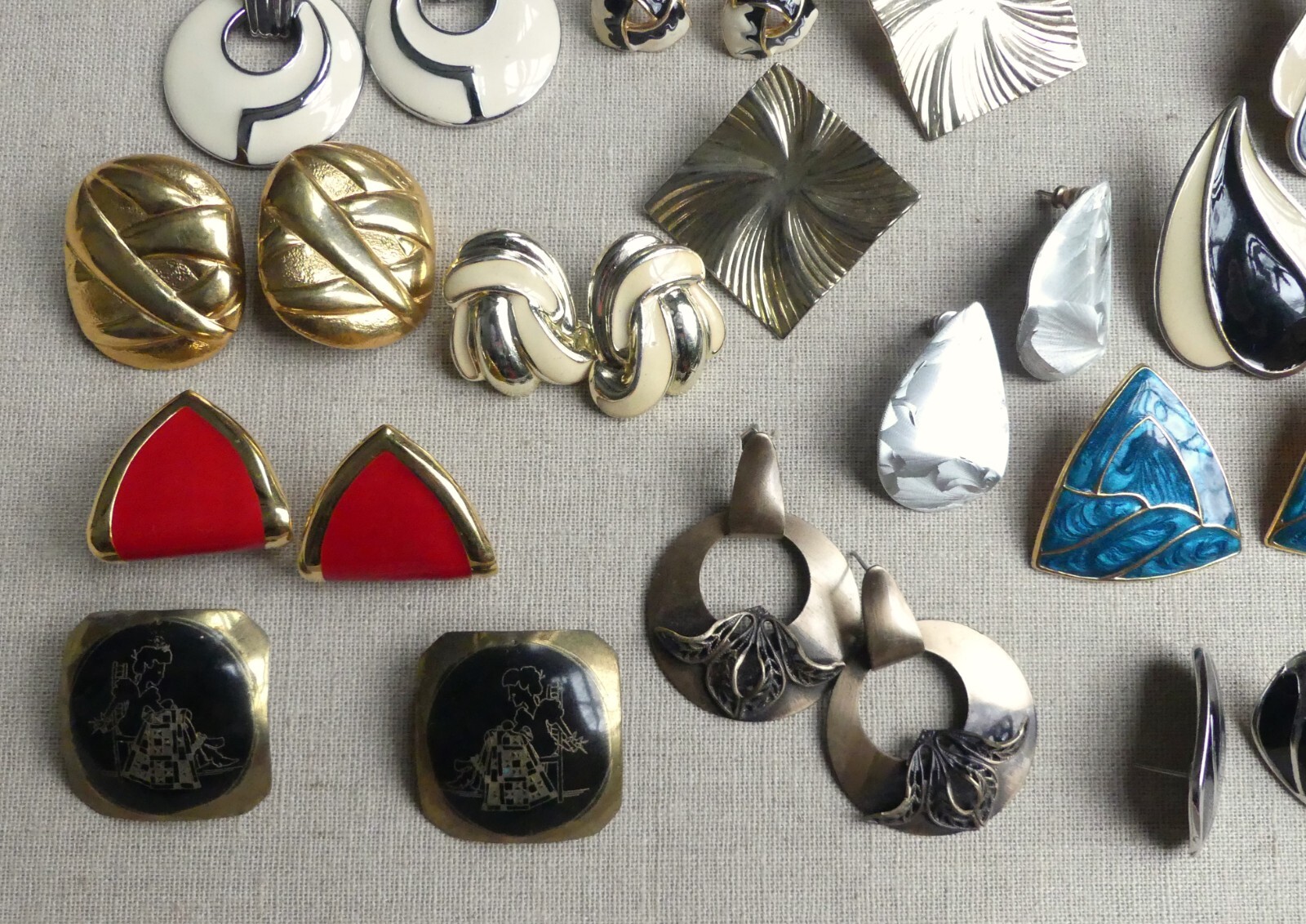 Vintage ’60s-’80s pierced earring lot 15 pairs enamel big bold fun boss lady
