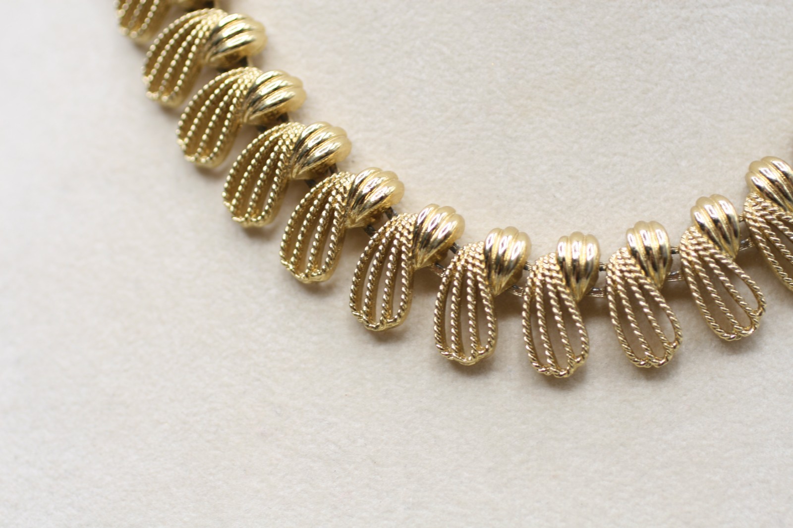 Vintage Monet Necklace Choker Gold Tone 15 -17in S44