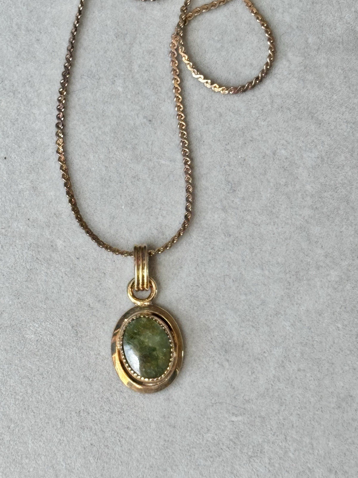 Vintage Gold Tone Green Stone Maybe Jade Pendant Necklace 18.5 Inches Long