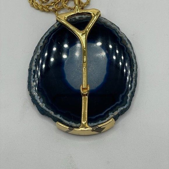 Kenneth Lane Vintage 70s Large Blue Agate Geode Slice Gold Tone Pendant Necklace
