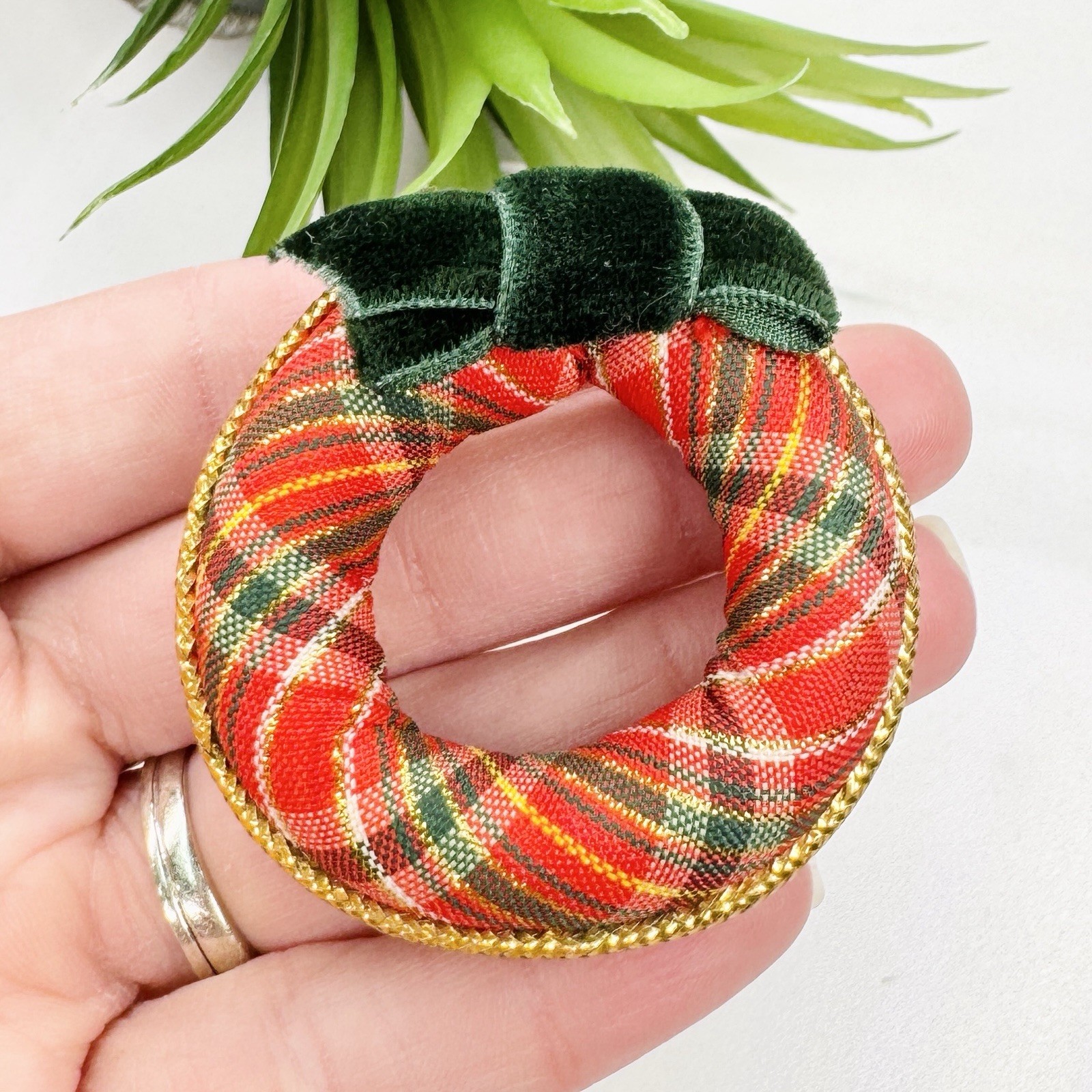 Vintage to Now Christmas Wreath and Tree Brooch/Necklace Lot – Avon, Monet