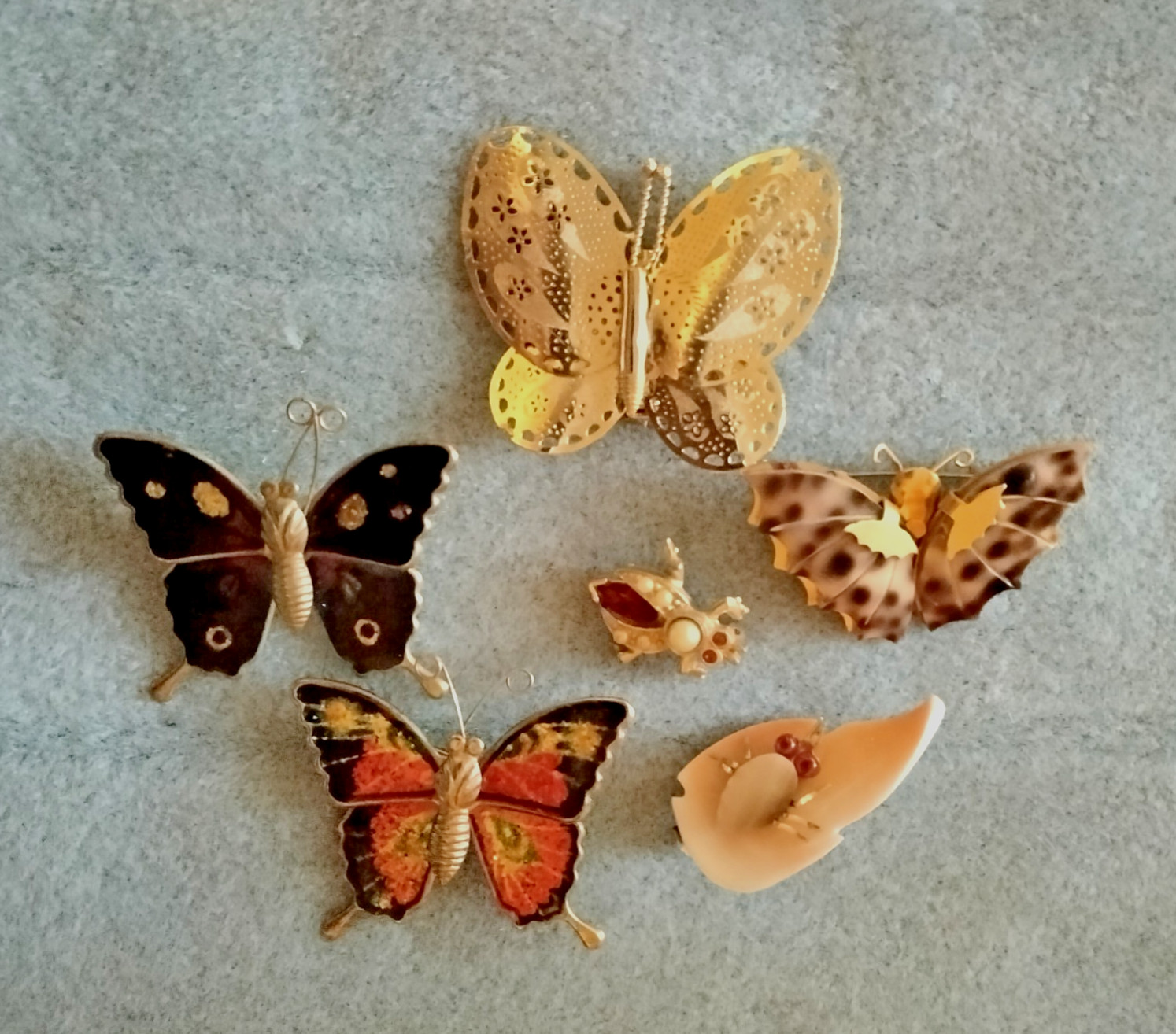 Vintage Lot of 6 Bug Brooches (2623)