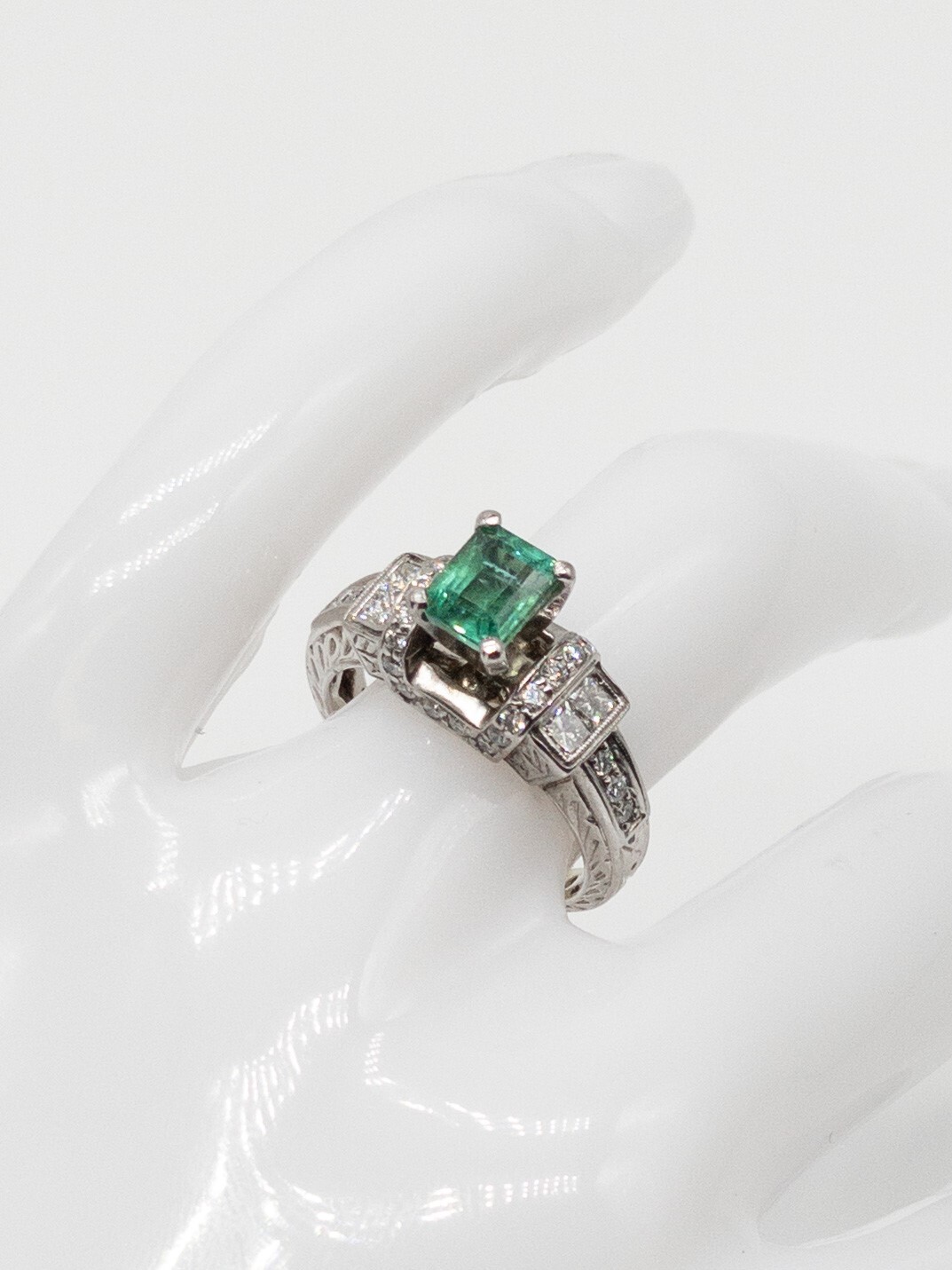 Estate $3400 1.52ct Natural Emerald VS G Diamond Platinum Ring Band 4g