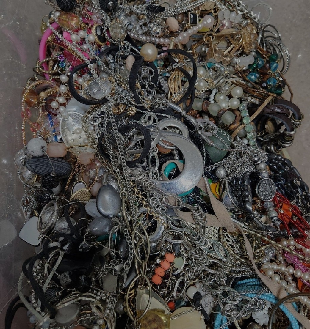 3 Pounds Jewelry Costume Vintage Mix LBS necklaces bracelets pins rings etc lbs