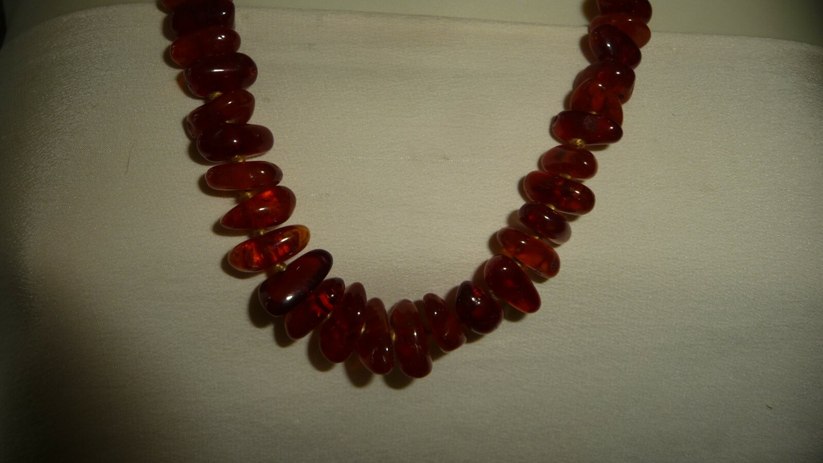 #53X vtg COSTUME NECKLACE 13″ L NO CLASP GRADUATED HAND KNOTTED CHUNKS OF AMBER