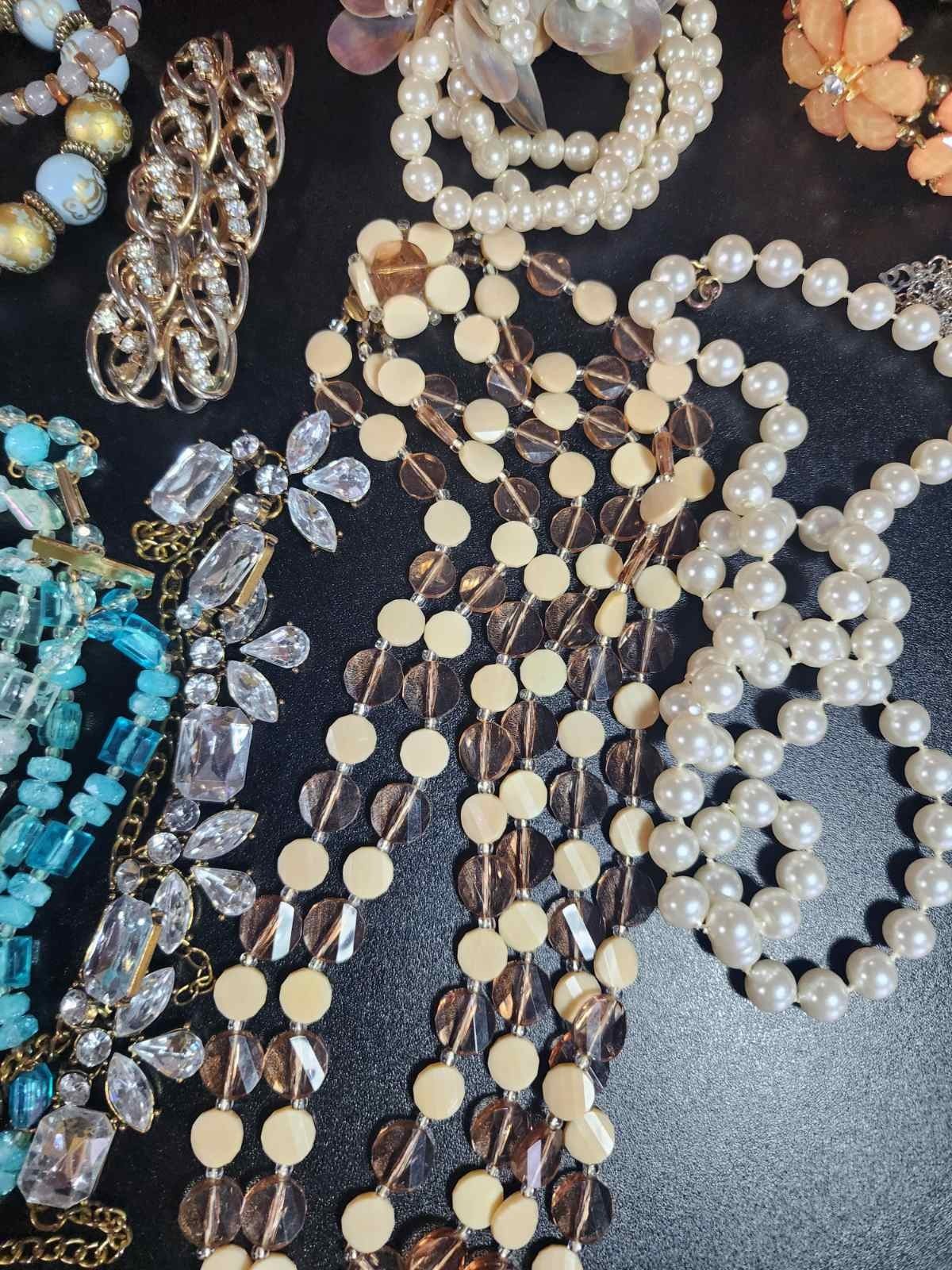 Vintage jewelry set of 26 in vintage purse