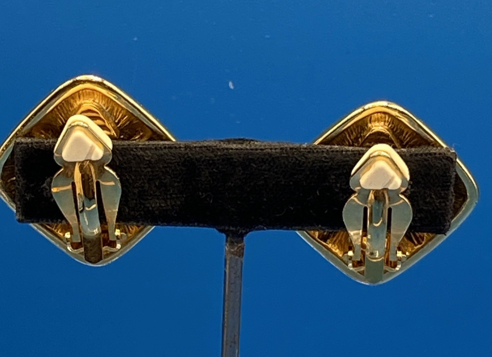 Liz Claiborne Vintage 1980s 1990s EARRINGS clip-on SUNFLOWERS goldtone squares