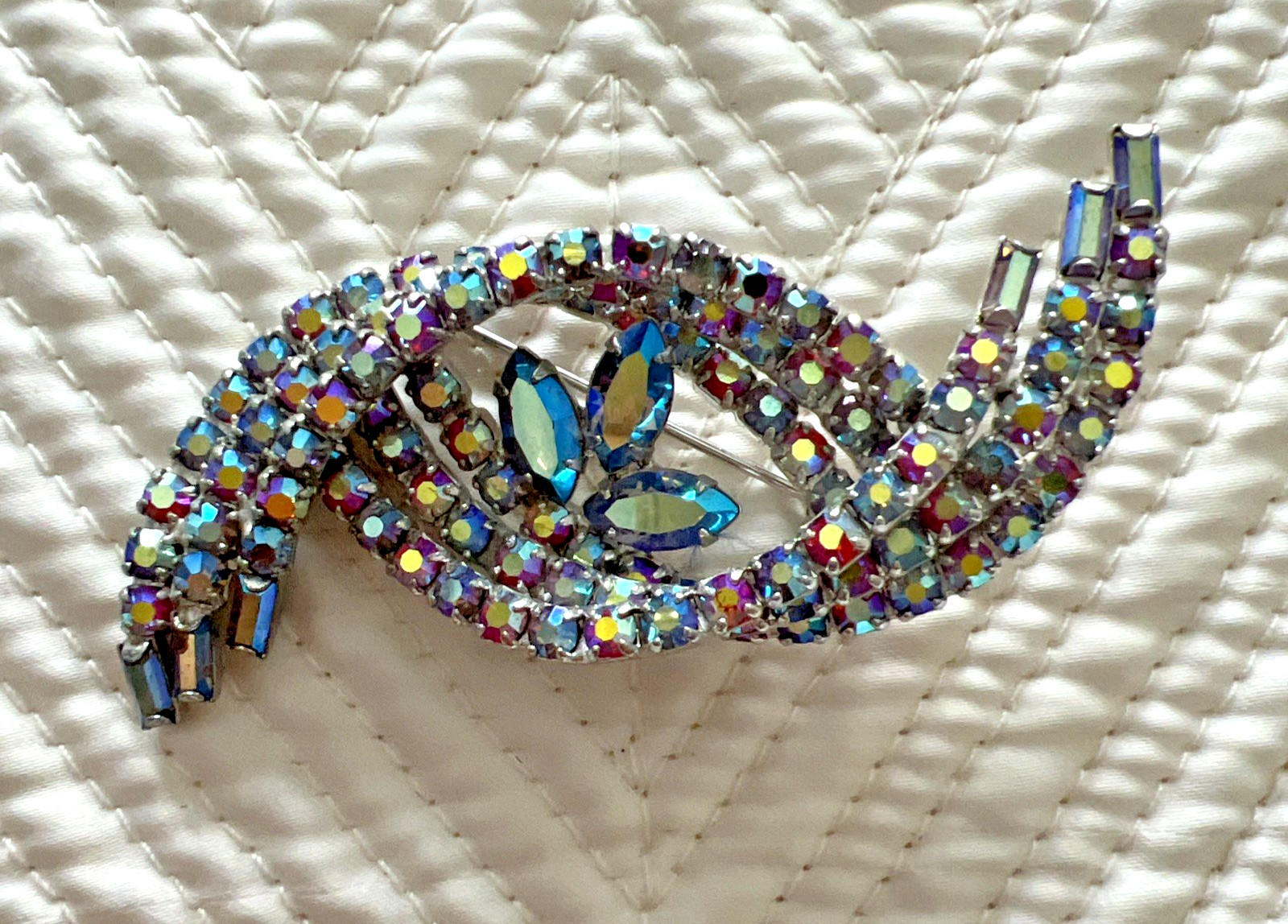 VINTAGE BLUE and PINK AURORA BOREALIS SWIRL BROOCH and EARRING SET