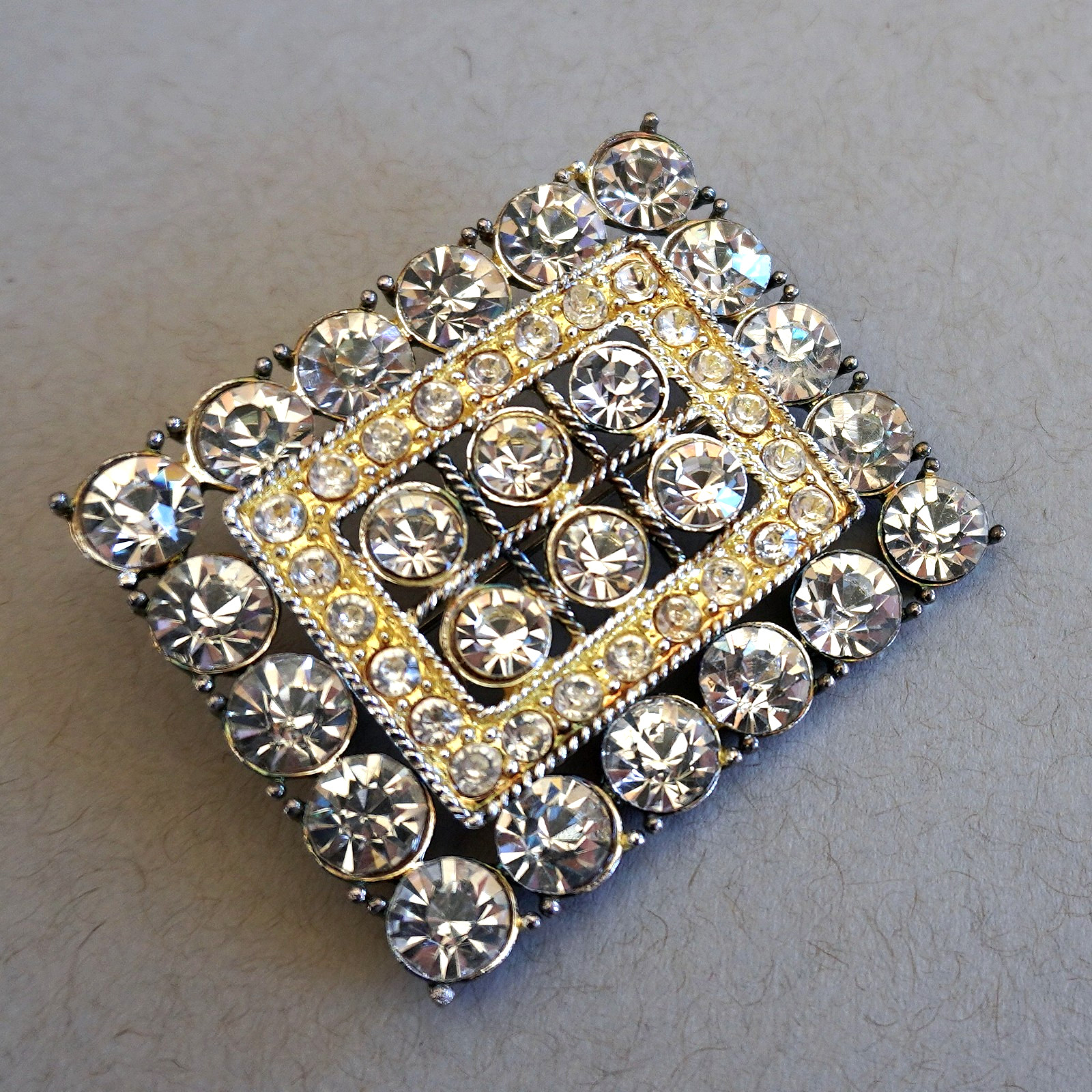 VTG 1920’s Art Deco Flapper Brooch – Prong Set Clear Glass Rhinestones 2″ x 1.5″