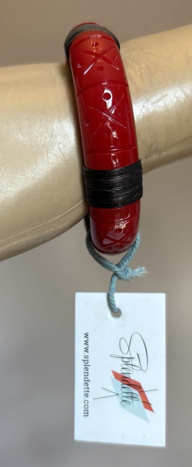 Carved Red Fakelite Plastic Bangle Bamboo Wrapped Splendette w/tag 6.5″ SMALL