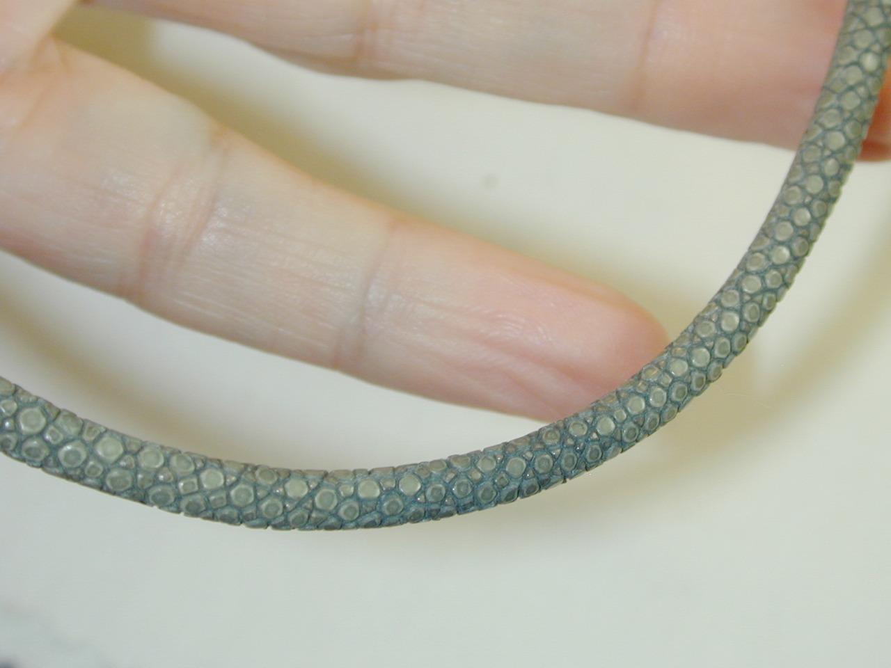 Amy Kahn Russell Genuine Stingray Leather Cord Necklace Blue Gray NWT AKR 18.5″