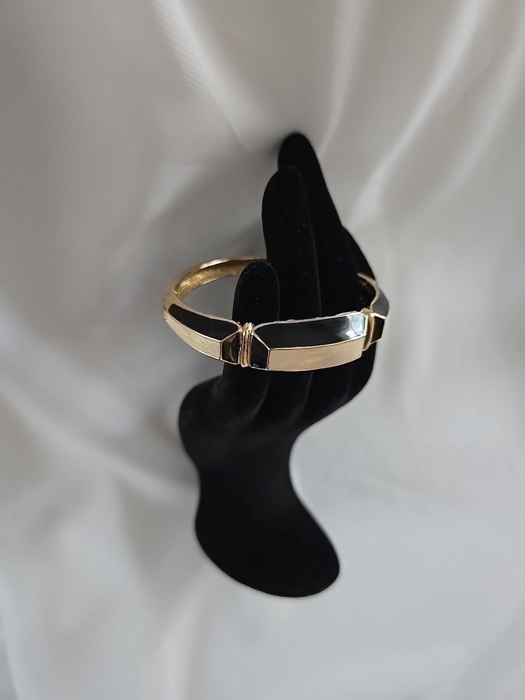 Vintage ORENA PARIS Gold Tone BLACK OFF WHITE Enamel Bangle Bracelet 6.5″