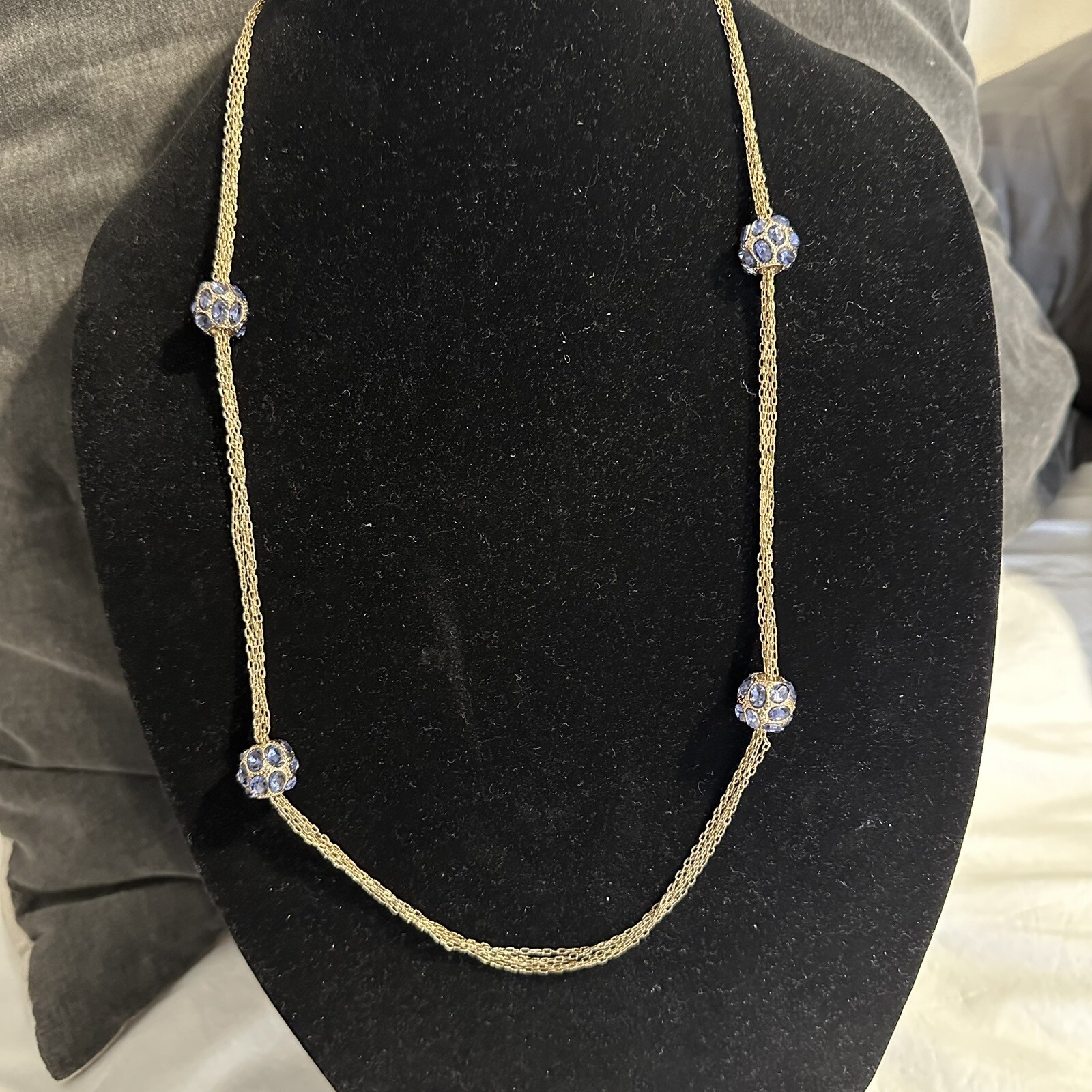 KENNETH JAY LANE SIGNED NECKLACE WITH BLUE CRYSTALS and POUCH