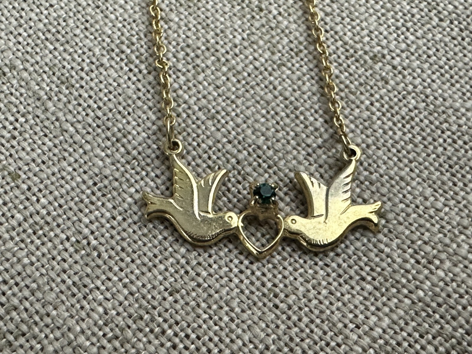 Vintage May Birthstone Emerald Green Rhinestone Love Birds Doves Heart Necklace