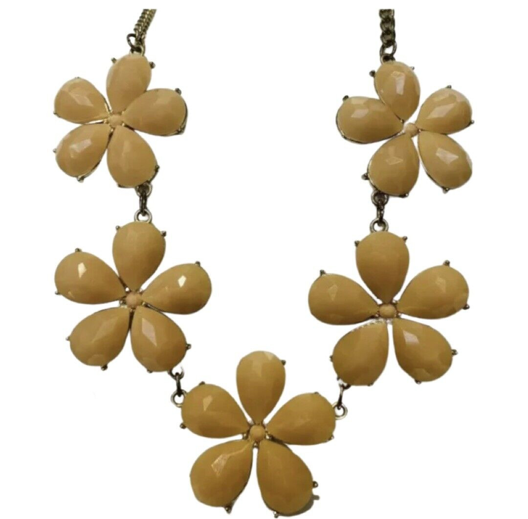 Bold Peach Flower Statement Necklace 21″ Faceted Gold Cottagecore Girlcore
