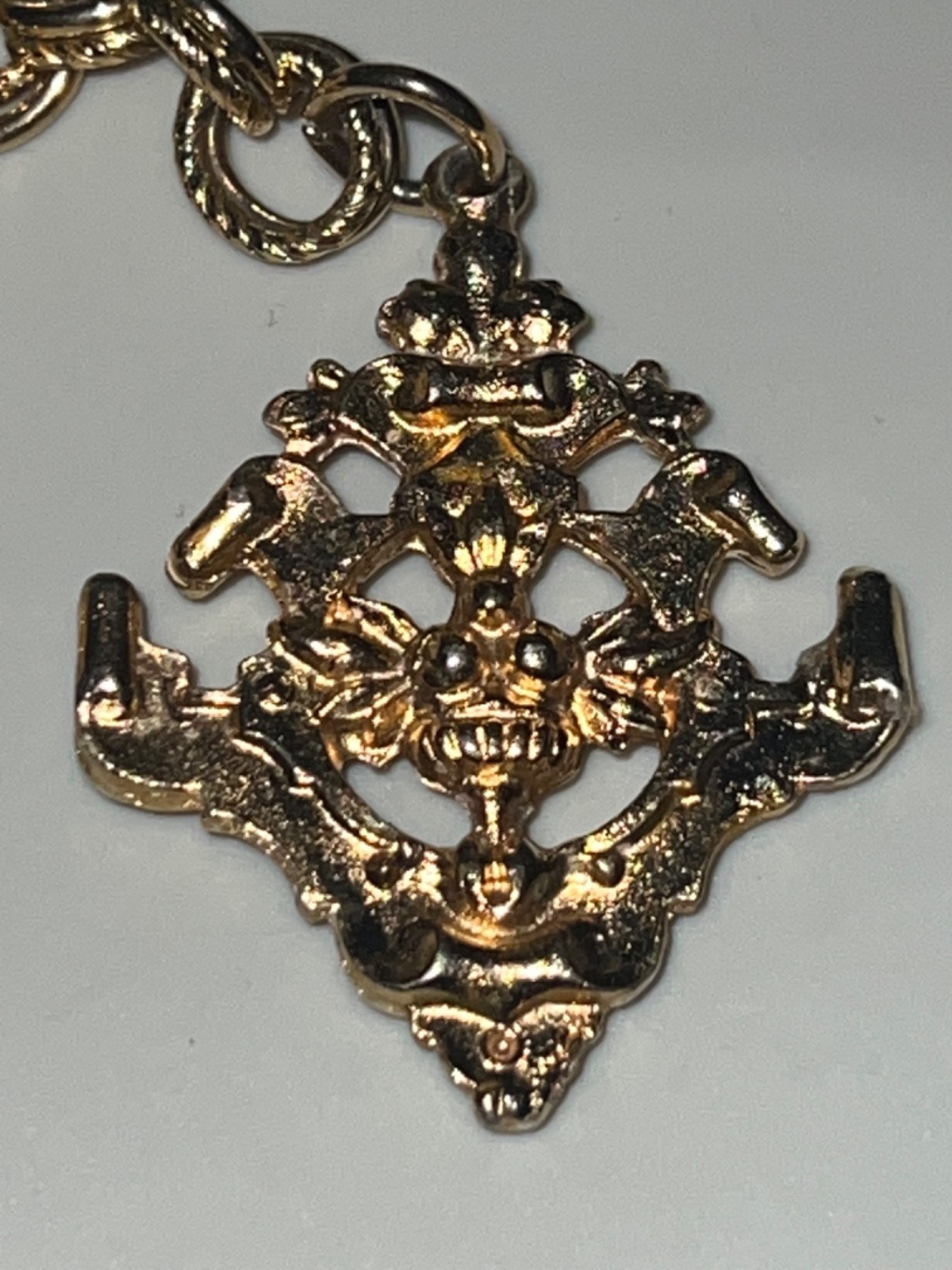 Vtg Gold-tone Double-link Textured Rolo Lariat Chain Necklace w/ Amulet Pendant