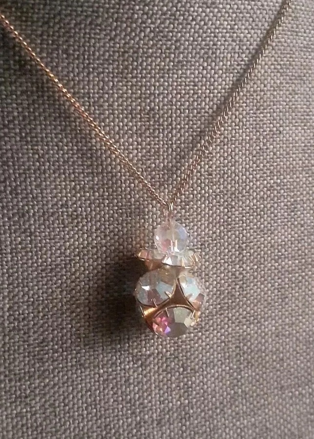 Vintage Aurora borealis Prong set Cluster Pendant Gold tone Necklace 15 In.