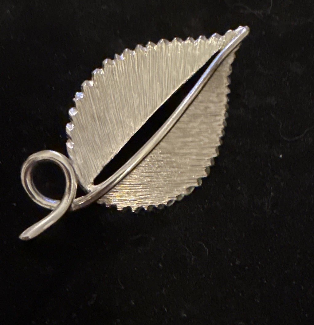 Vintage Silver Tone Leaf Brooch Pin Brushed Textured Swirl Stem 3” Nature