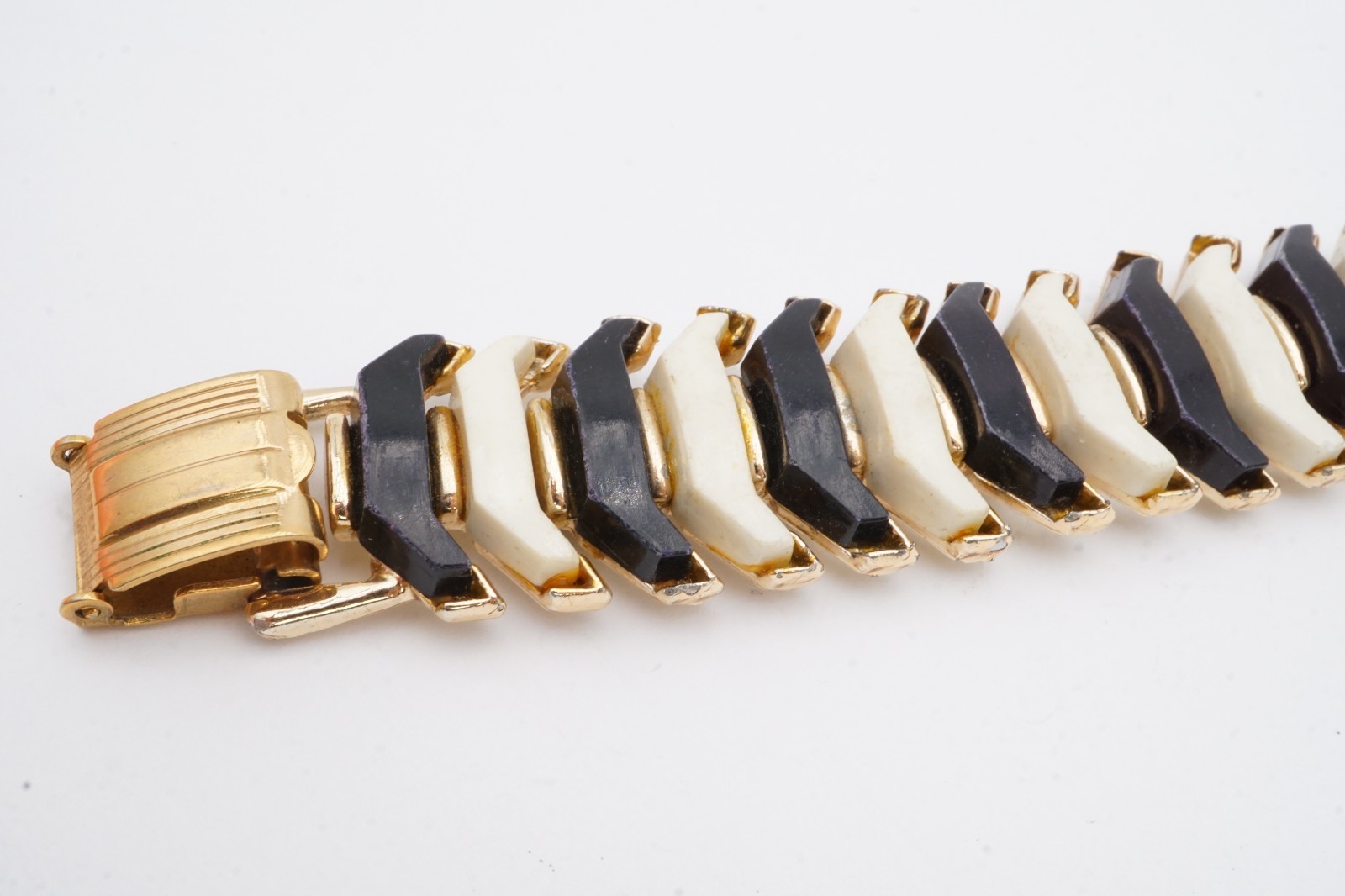 Vintage Bracelet Gold Tone White Black Thermoset 7.25″
