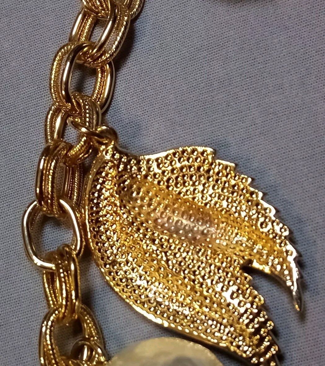 Vintage Gold Tone Double Link Textured Leaves Simulated Pearls Necklace 18-3/4″