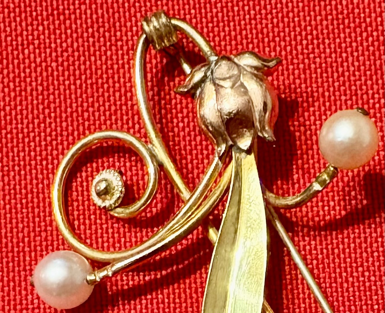 Vintage 1/20 12KT GOLD FILLED Van Dell SIGNED Angel Person PEARL LEAF PIN BROOCH