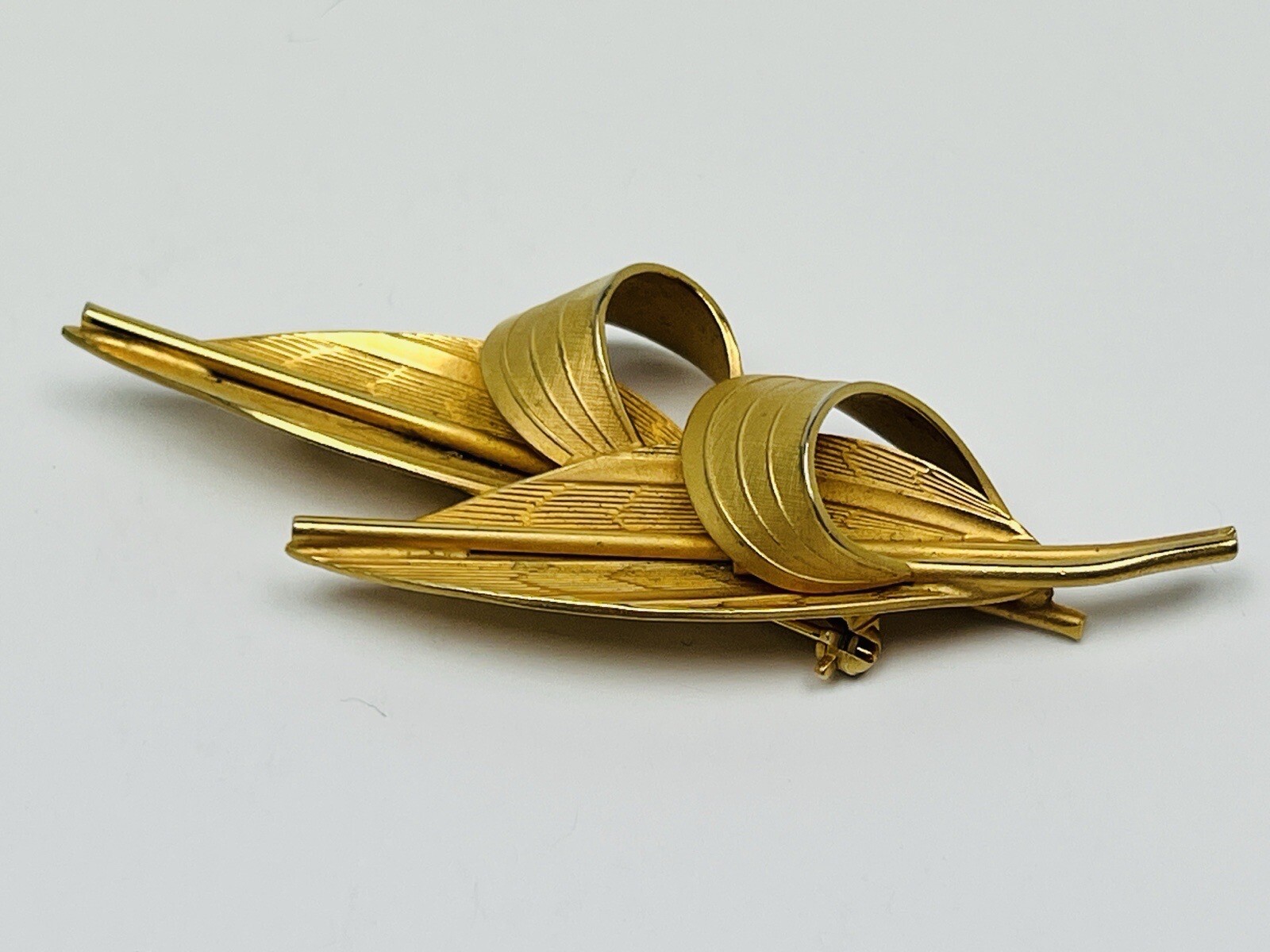 Vintage Brushed Gold Tone 4 Lily Leaf Pin Brooch Textured Nature