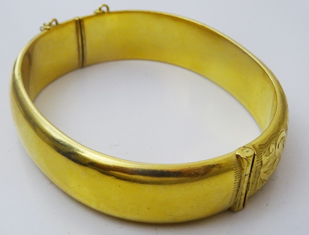 Vintage Victorian 9 karat Gold on Metal Core Engraved Bracelet