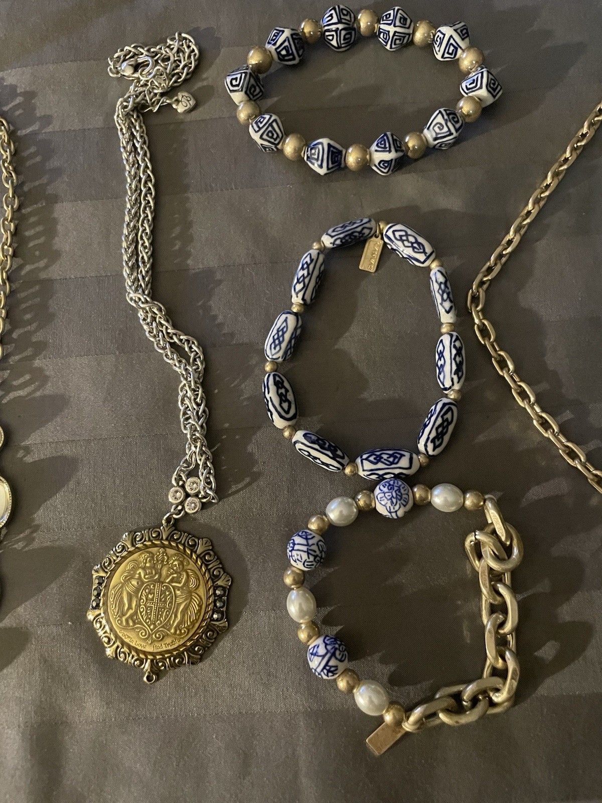 COSTUME JEWELRY LOT 1