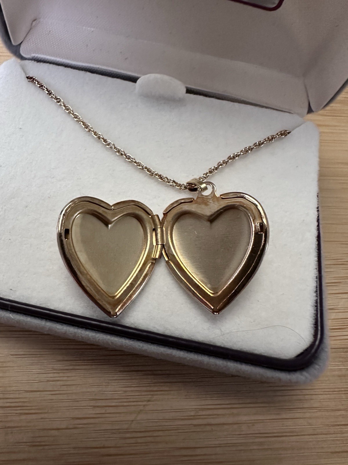 Vintage Legère Brushed Gold Tone Heart Locket 18” Necklace Pendant with Box NOS
