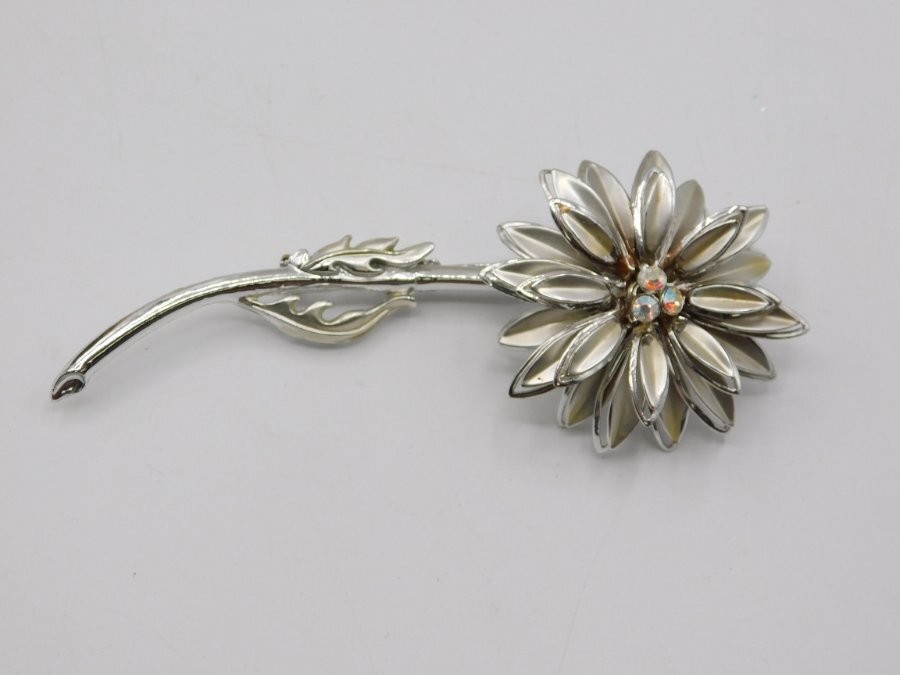 C97-VINTAGE PIN/BROOCH~SILVER TONE/FLOWER~4.25″ X 2″~VERY NICE!