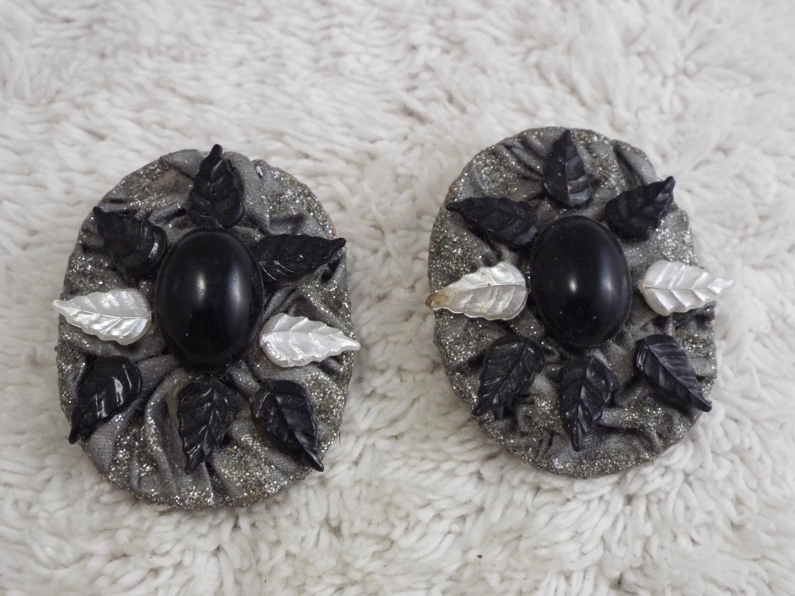 Handmade Gray Black Leaf Bead Button Pierced Earrings (F5)