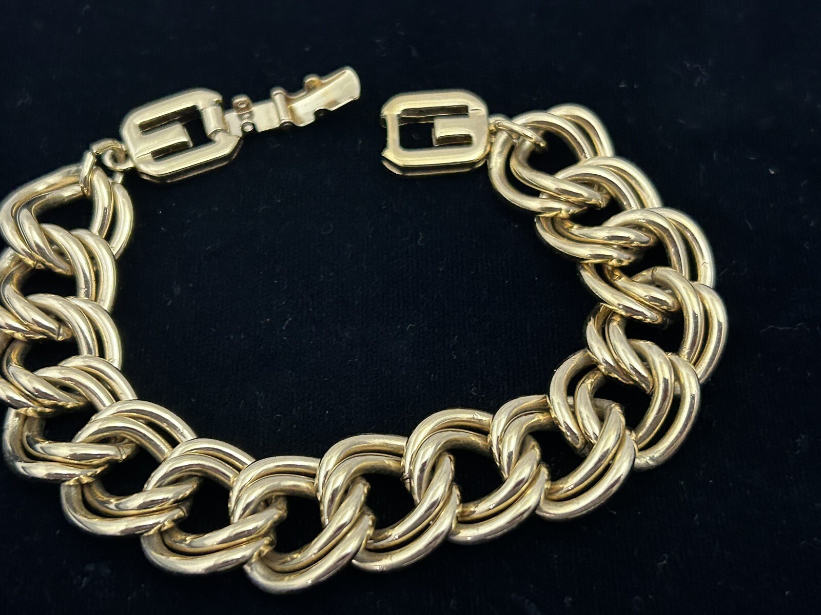 VTG GIVENCHY Gold Tone Bracelet Wheat Spiga Chain 2G Logo Clasp 7.5″ Signed