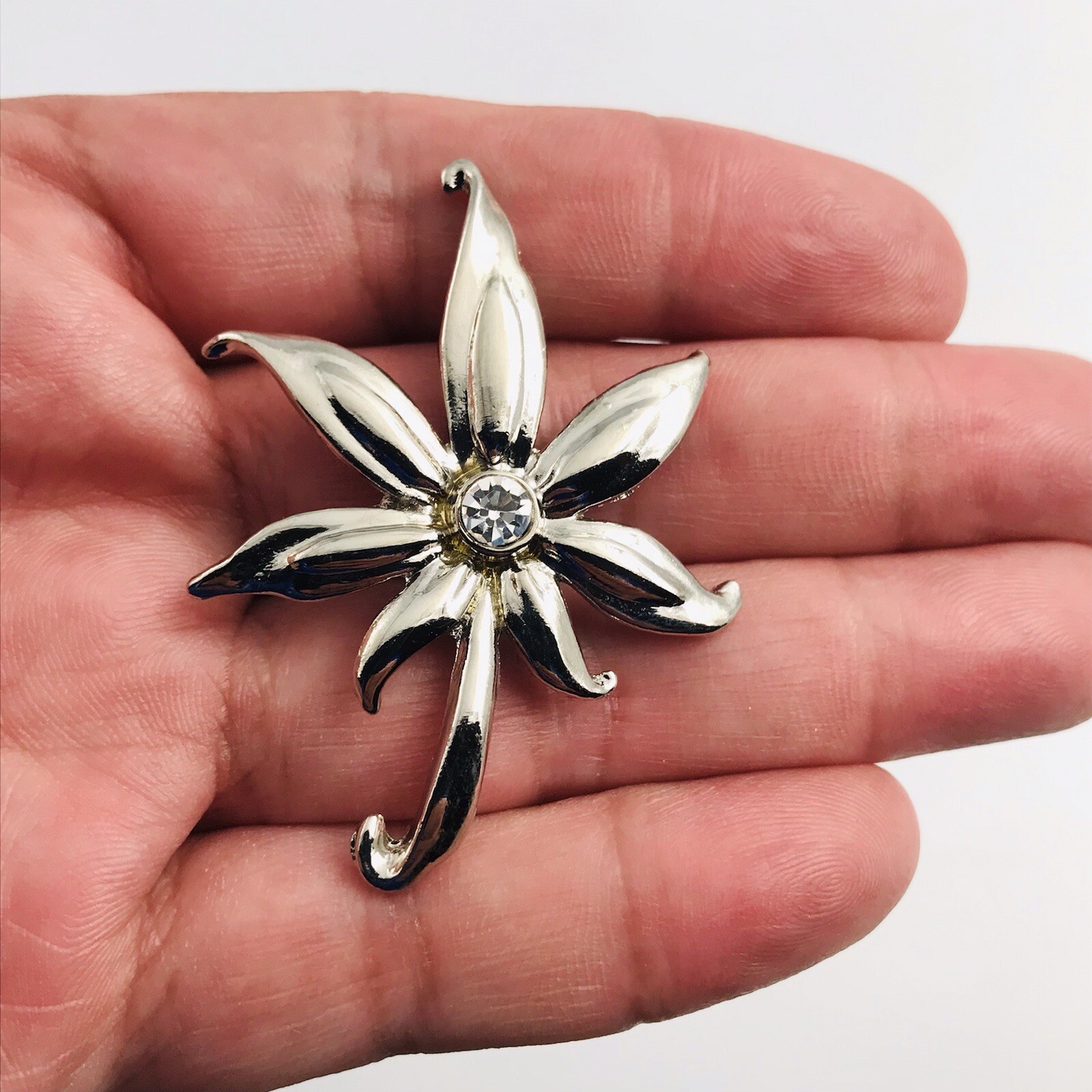 Vintage Flower Silver Tone Brooch Pin w/ Clear Rhinestone 2″ x 1.5″