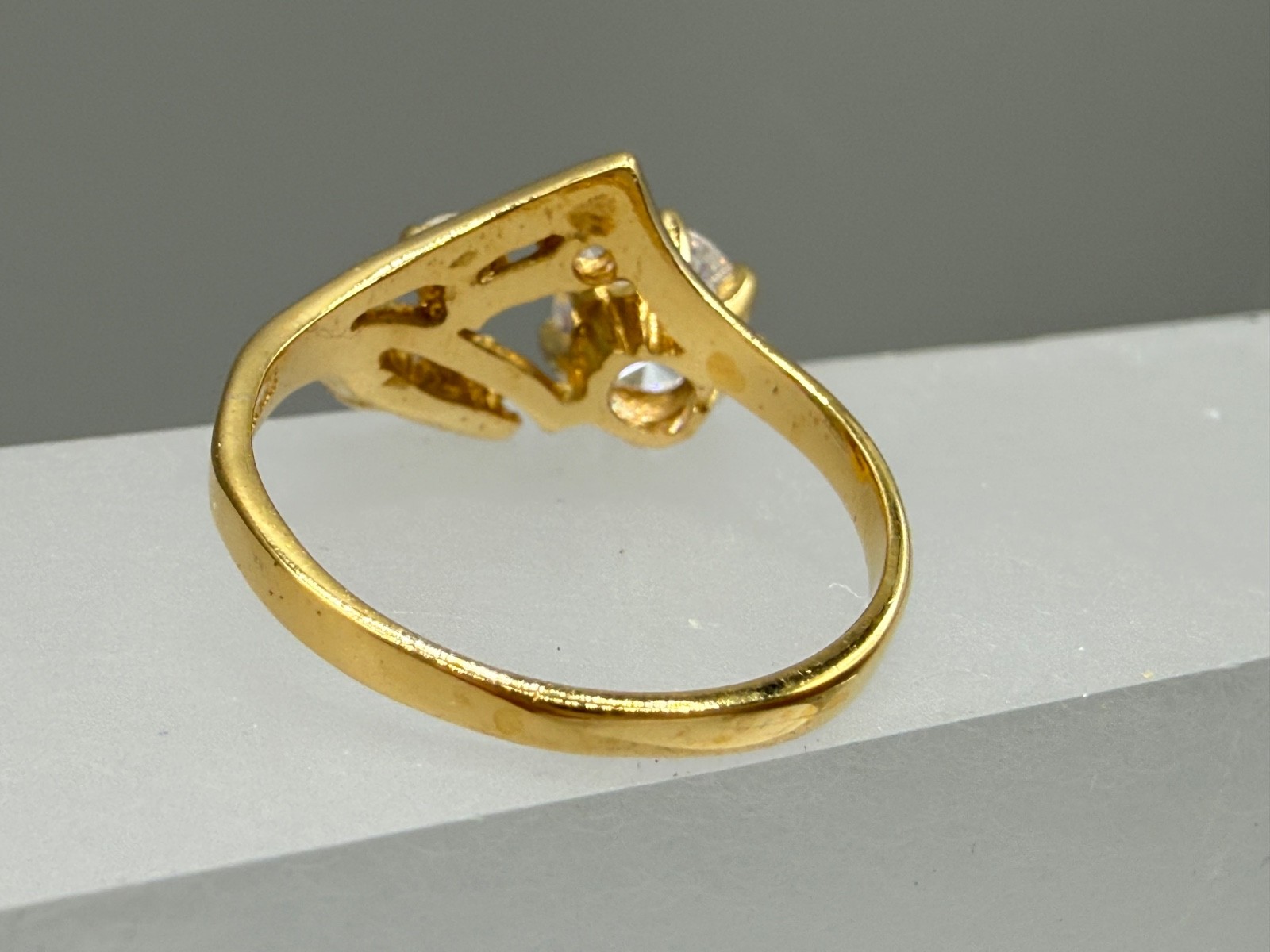 ESTATE VINTAGE 18K GOLD PLATED ROUND CUT CZ OR DIAMANTE CLUSTER RING SZ 7