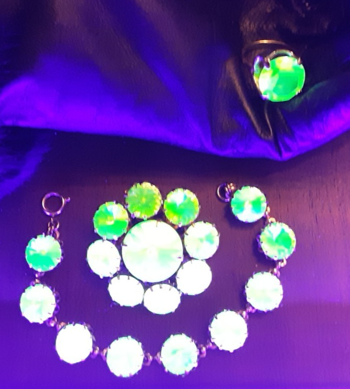 Vtg Light Green Rivoli Brooch, Bracelet, Ring Jewelry Set -Stunning!