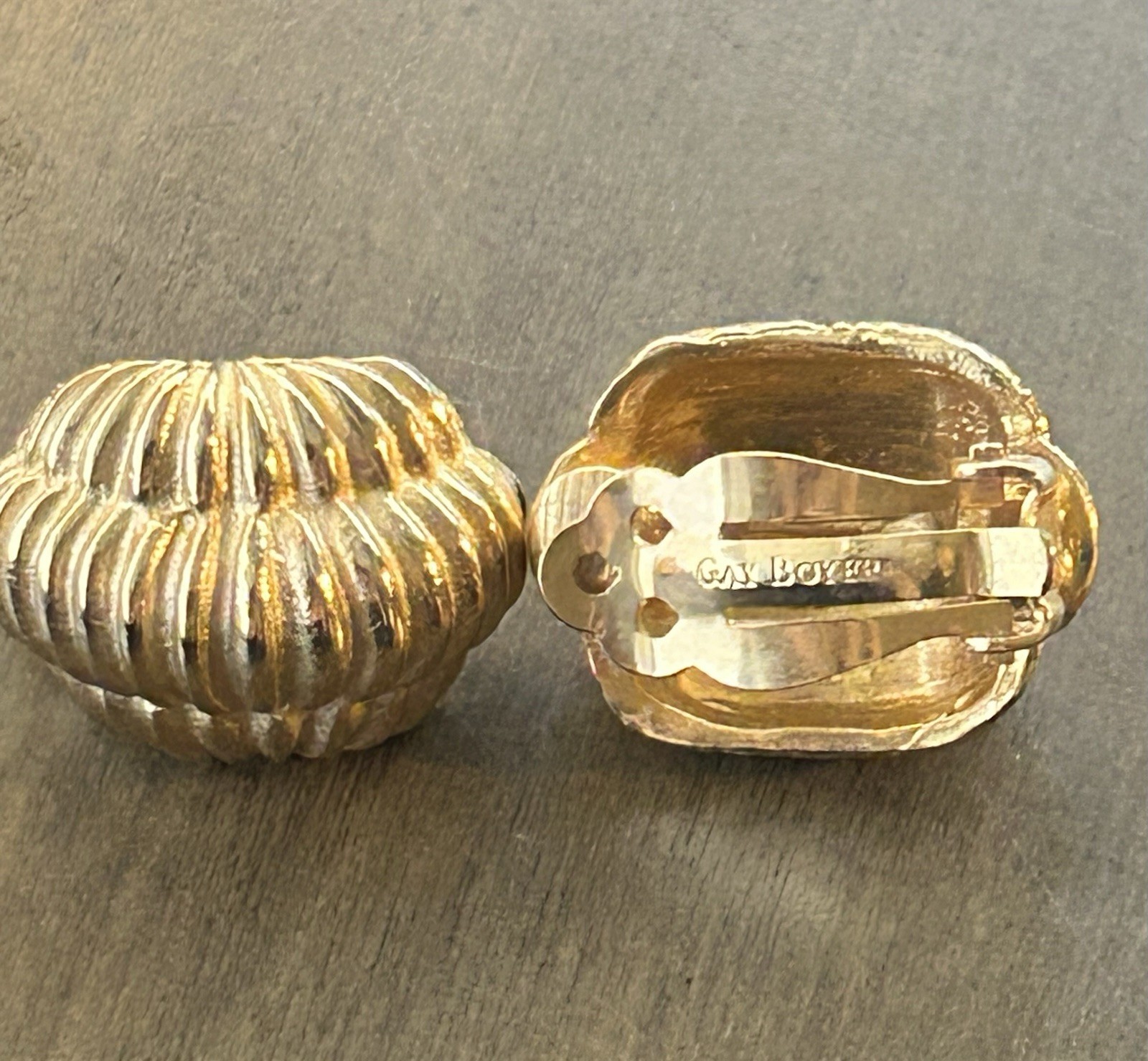 Gay Boyer Goldtone Gold Shell Dome Clip On Earrings y2k 90s 80s Chic Statement